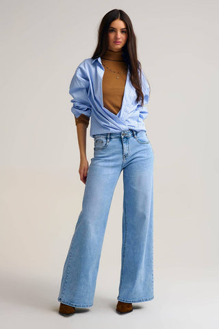 Q2 Light Wash Wide-Leg Jeans in Stretch Denim: BLUE