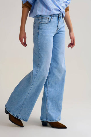Q2 Light Wash Wide-Leg Jeans in Stretch Denim: BLUE
